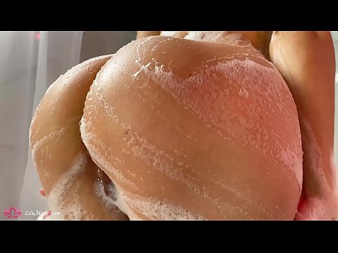 ❤️ La morena es masturba el cony amb un vibrador fins a un orgasme intens a la dutxa ️ Vídeo de sexe al ca.rionews.top ❌❤
